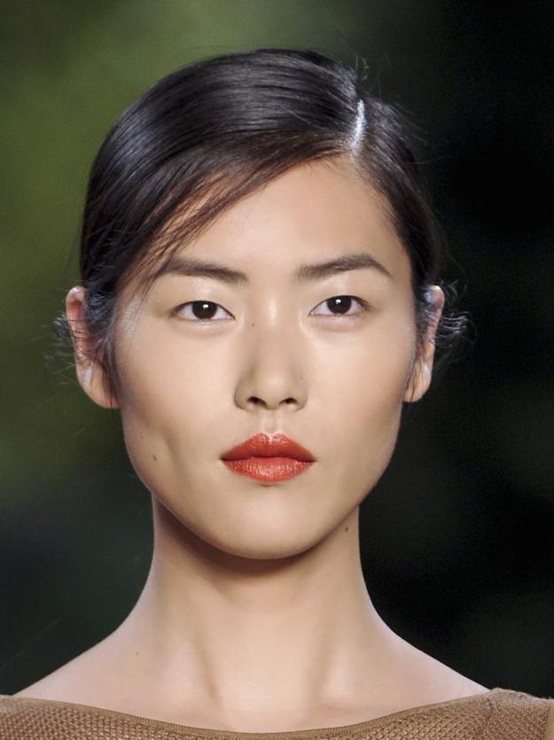 鹅蛋脸是大众脸吗，女生大众脸长什么样