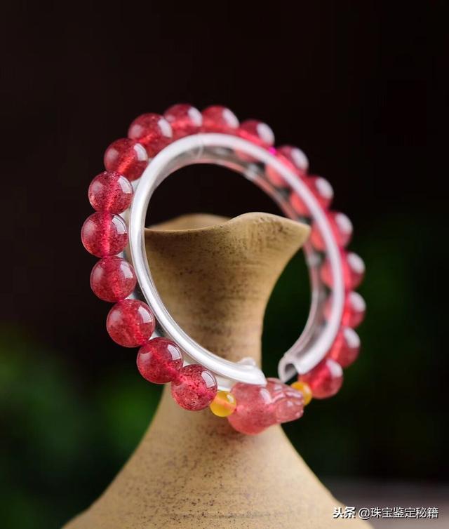 白水晶和红草莓晶有什么区别，读完这篇文章让你更加认识草莓晶