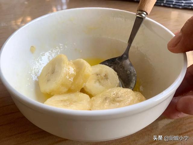 用香蕉怎么做蛋糕简单又好吃，入秋后多吃香蕉