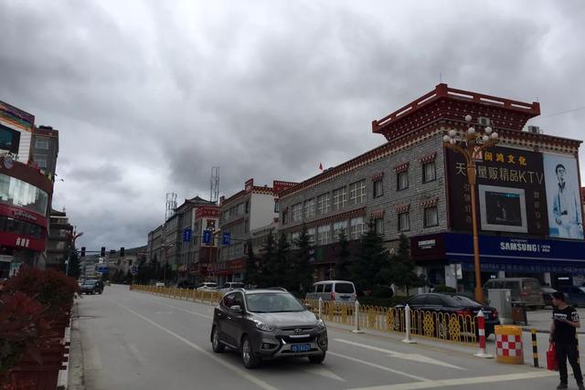 云南省迪庆香格里拉在地图位置，云南省<迪庆藏族自治州篇>