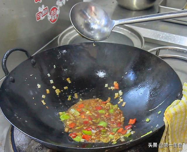 只用鸡蛋和白凉粉做美食，一块凉粉两个鸡蛋