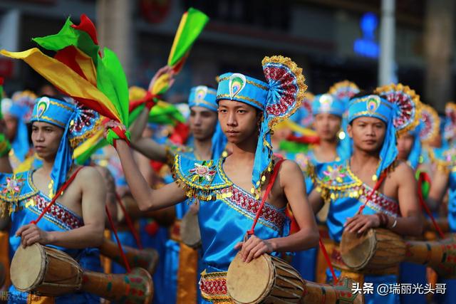 傣族的泼水节的来历，傣族的泼水节