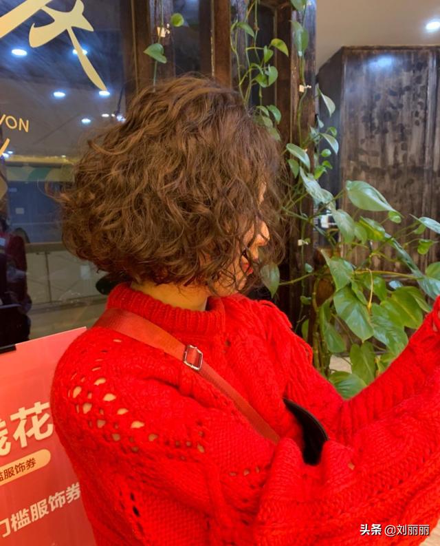 春节适合什么发型简单又好看，过年别再烫“奶奶卷”