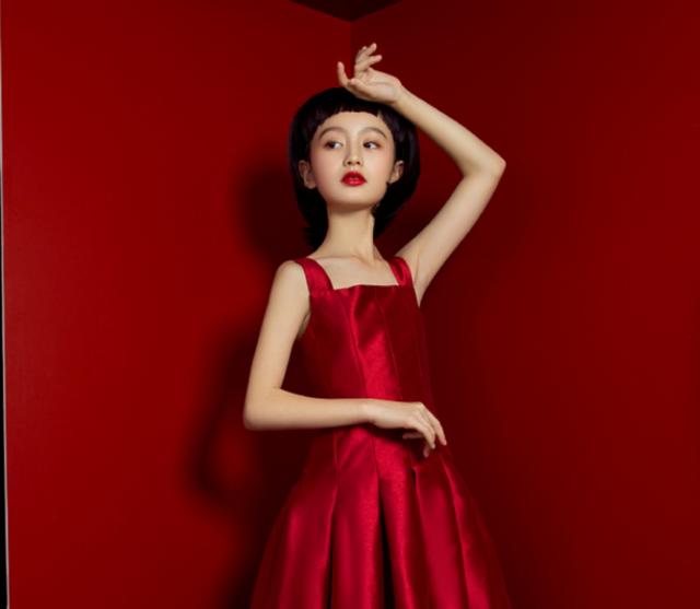 王一博亲妹妹裴佳欣，王一博想认她做干女儿