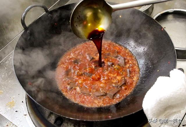 麻辣鸭血的做法，怎样做麻辣鸭血才好吃（鲜香滑嫩不破碎）