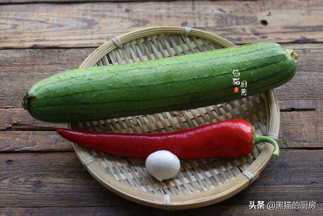 丝瓜怎么炒最好吃，炒丝瓜最正确的做法（保证丝瓜鲜嫩入味不出水）