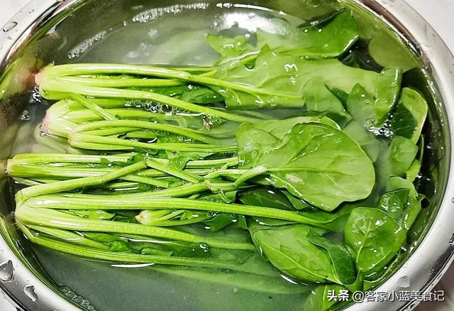 菠菜鸡蛋怎么炒，菠菜鸡蛋怎么炒好吃又简单