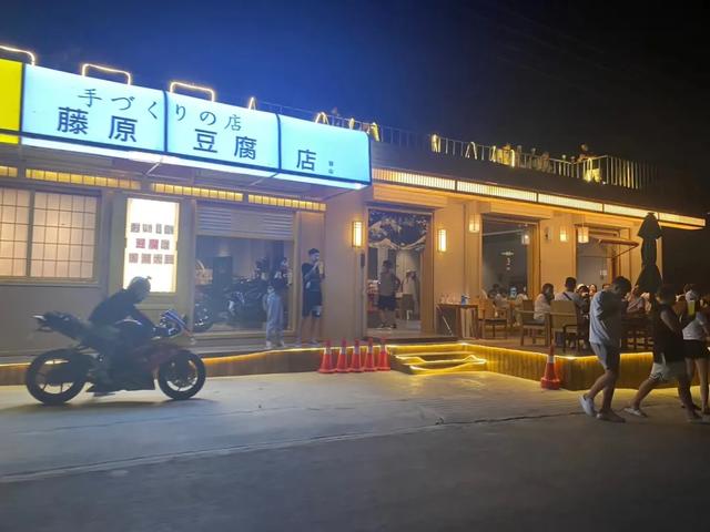 日本人怎么评价头文字d真人版，爆火的西安版头文字D藤原豆腐店