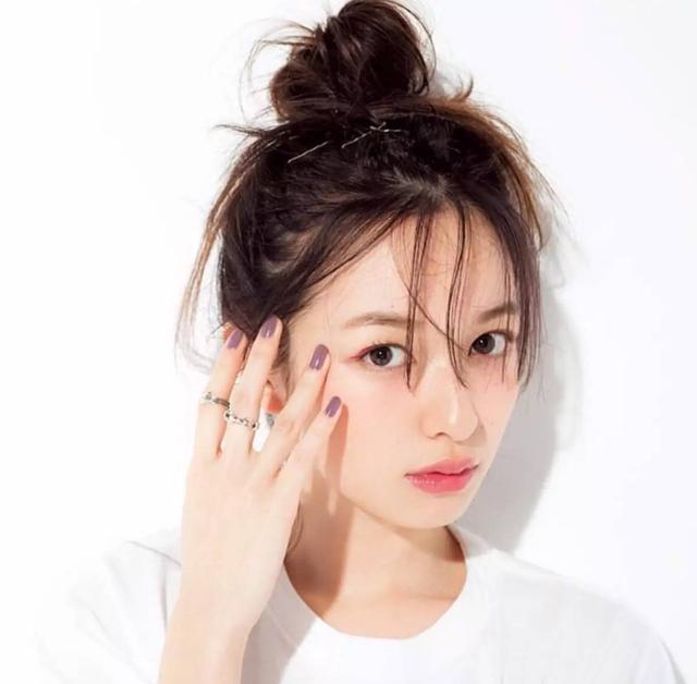 化淡妆需要准备哪些化妆品，日常淡妆应该怎么化