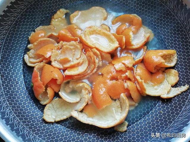 新鲜桔子皮怎么处理才能做陈皮，吃不完的橘子皮别再扔了