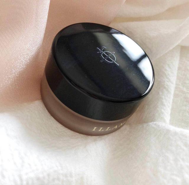 腮红膏哪个好用又持久不掉色，腮红膏它的优点是与肌肤更贴合