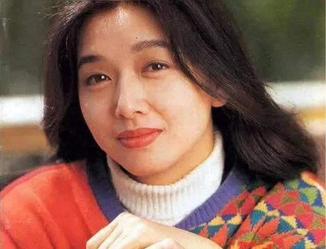 40岁江珊近照，同样51岁的徐帆和江珊