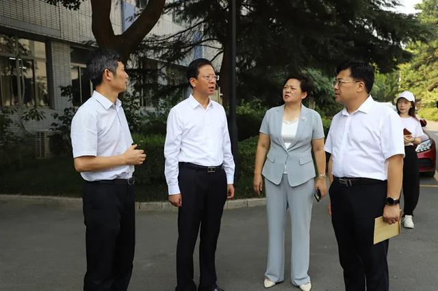 教师慰问一线教育工作者，省委教育工委、省教育厅走访慰问一线教育工作者