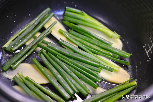 电饭锅做烤鸡腿的方法，原来用电饭锅做烤鸡腿这么好吃