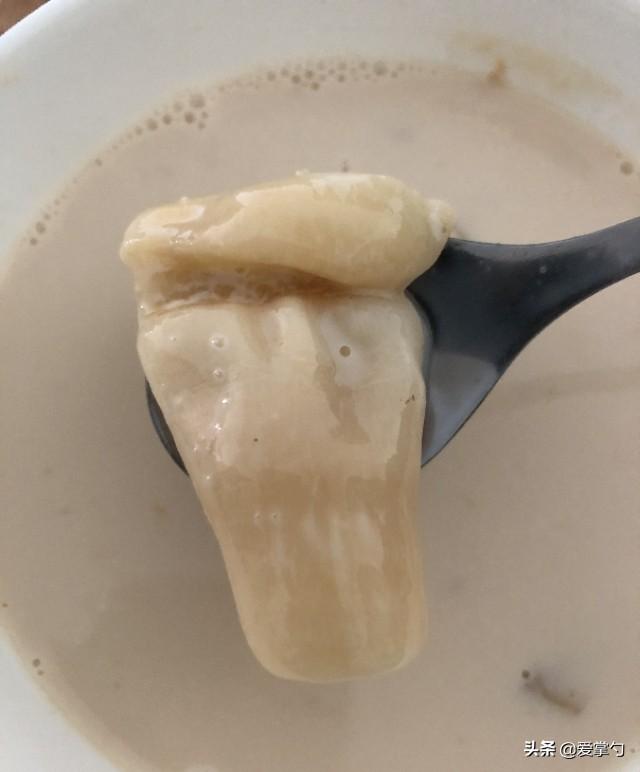  牛奶炖鱼胶放点什么好，家有鱼胶可以试试这样做