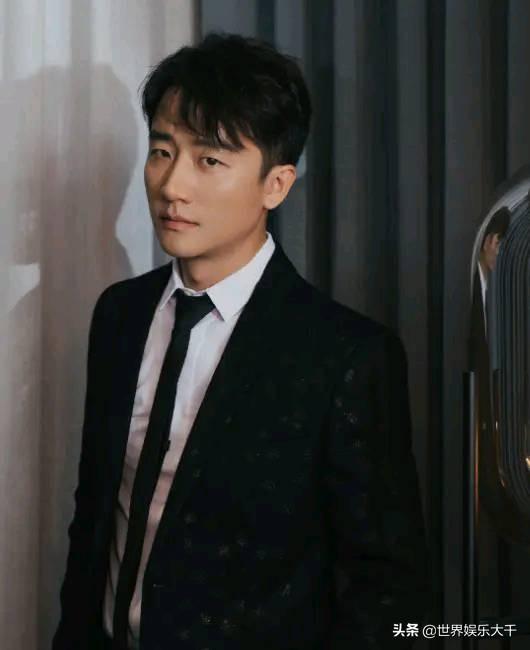 黄轩圈里人都知道，黄轩在娱乐圈地位（影视圈中为人低调）