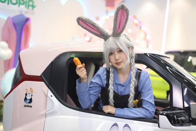 五菱最新款即将上市轿车，配下沉式魔术空间