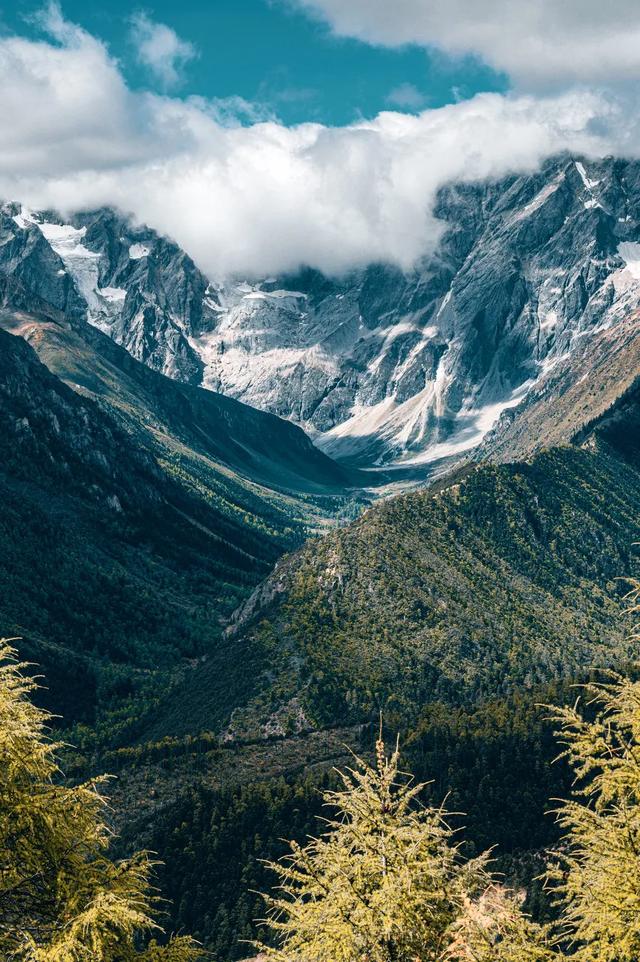 香格里拉地理位置介绍，香格里拉 美景如画