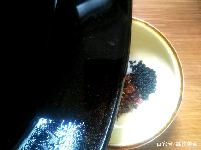 火锅蘸料怎么调好吃，调火锅蘸料时怎样做才最好吃