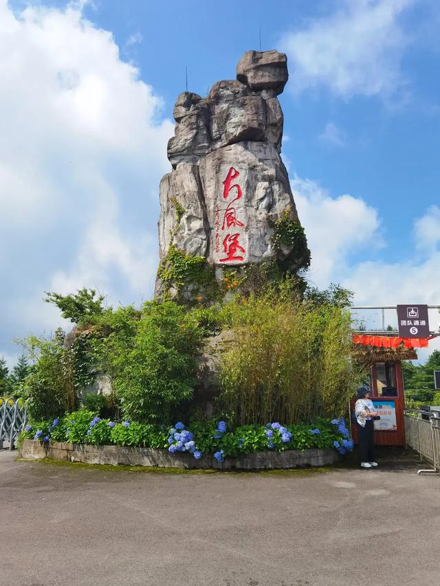 电气化铁路风景，绿巨人高原飞驰丨100秒看西藏拉林铁路沿途美景