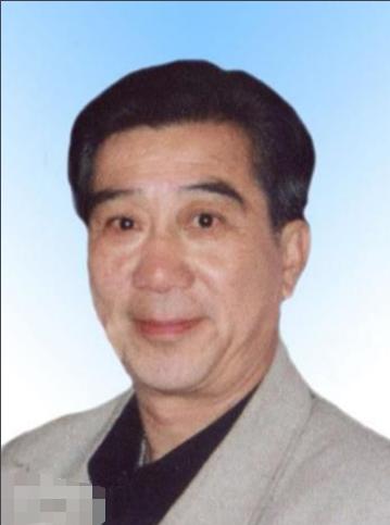 六小龄童双身份证，他拥有两张身份证而且完全合法