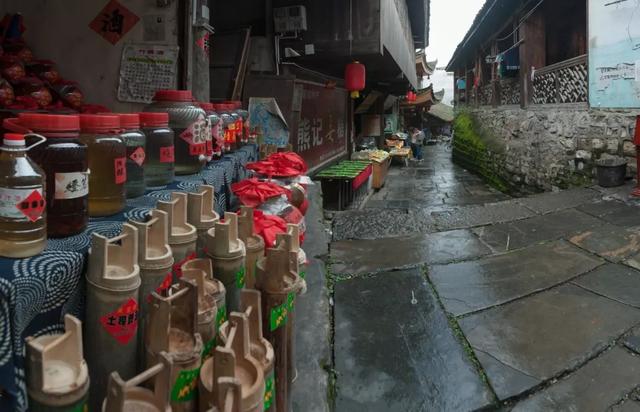芙蓉古镇网红景区，邂逅吊脚楼，来碗米豆腐