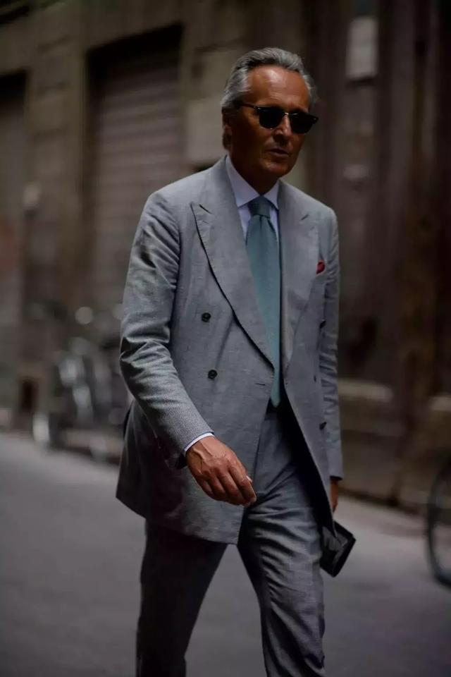 太阳镜怎么挑选，怎么选择适合自己的太阳镜（夏天开车阳光刺眼）