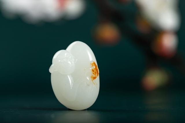 和田玉最简单的分辨真假，一招教你如何分辨和田玉真假