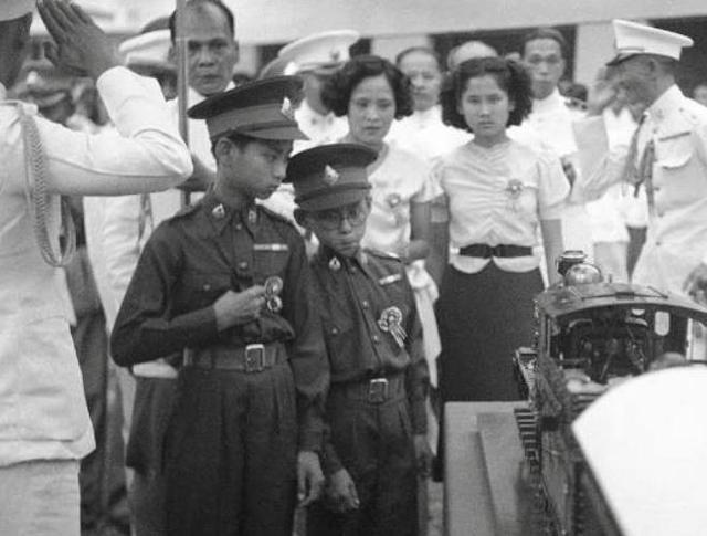 泰国拉玛九世功绩，从傀儡到在泰国“封神”