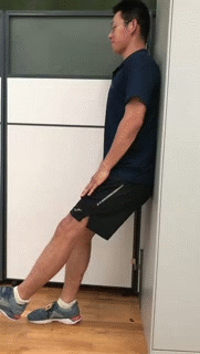 哑铃深蹲的标准动作，爆汗燃脂的哑铃训练动作