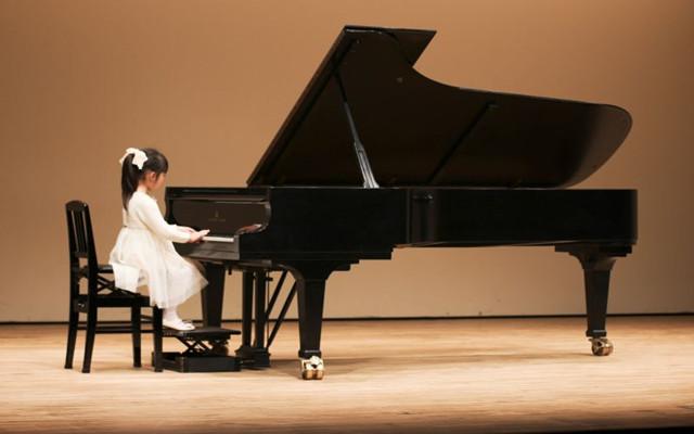 练习钢琴初学者必看，钢琴练习篇初学钢琴