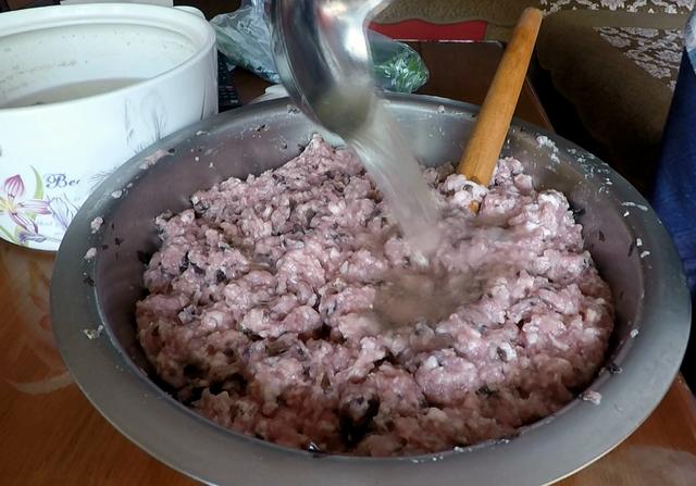 三鲜饺子馅怎么调，一般三鲜馅饺子馅的最佳配方