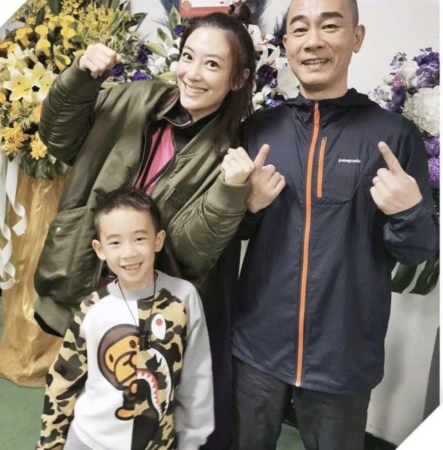 應采兒曬全家合影，正式宣布生下二胎，網友：小甜椒終於有弟弟了 娛樂八卦吃瓜 第1张