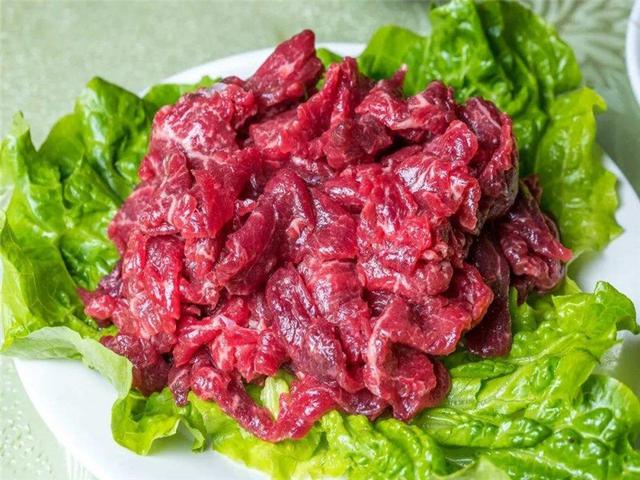 网红窝蛋牛肉饭的做法，不如来一锅暖乎乎的煲仔饭吧