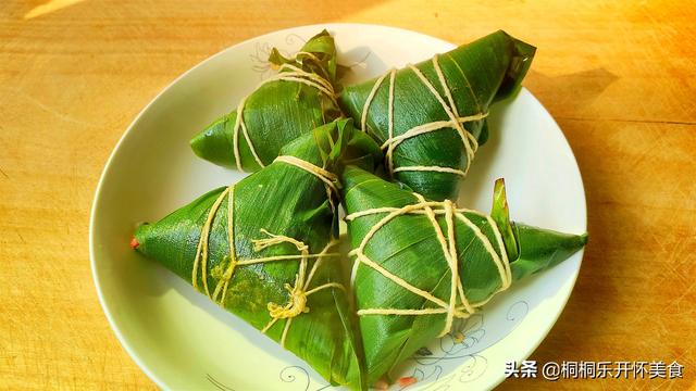 最简单的粽子怎么包的教程，2种包粽子最简单方法