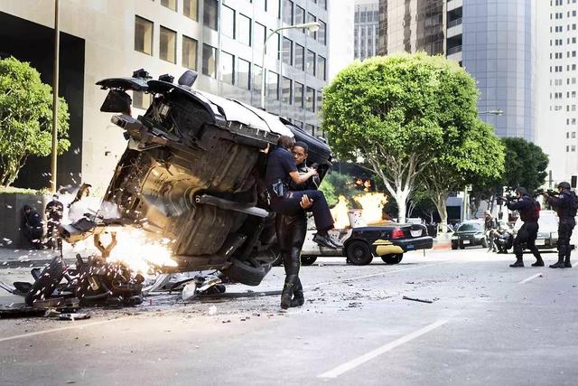 全民超人汉考克，全民超人汉考克力大无穷（全民超人汉考克超人遭嫌弃）