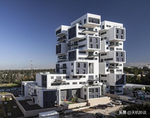 兄弟联排双拼二层别墅带院子现代，一文讲明白独栋