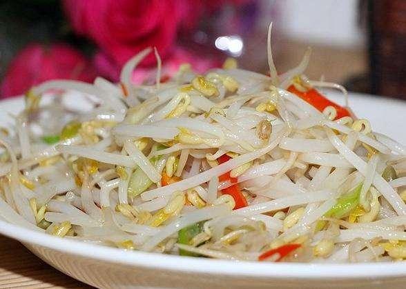 豆芽焯水几分钟熟，豆芽需要焯水几分钟再炒（看看厨师做菜时都放啥调料）