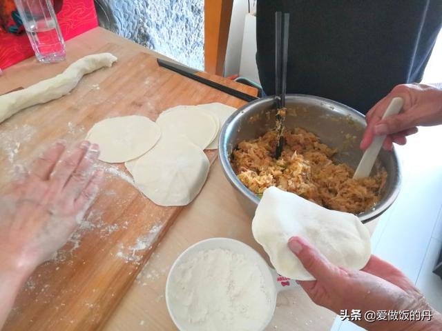 老东北美食最新三鲜馅蒸饺，三鲜馅香喷喷好吃又补钙