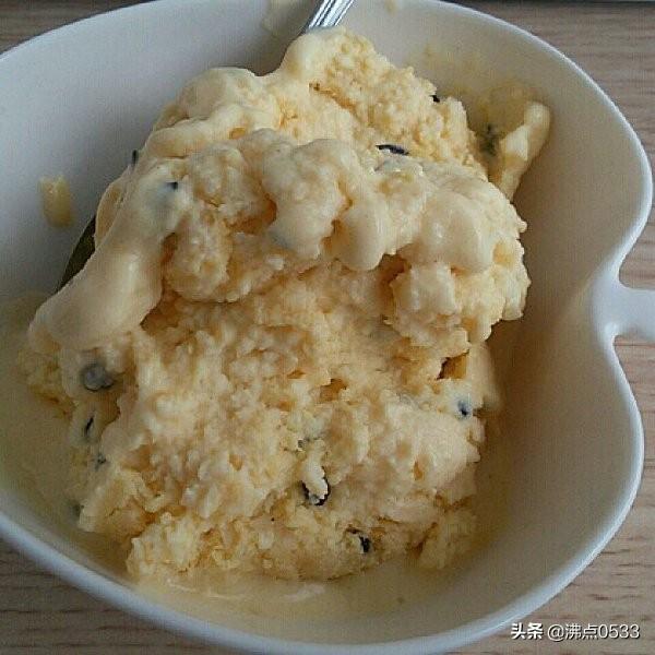 怎样制作好吃又简单的冰淇淋呢，想吃冰淇淋别再出去买