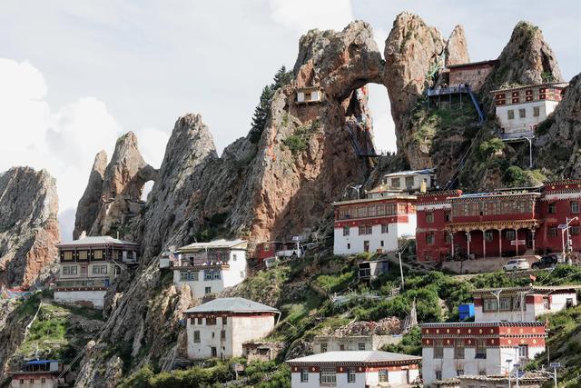 自由之旅挺进川藏线，男子偶遇独腿骑士勇闯318川藏线