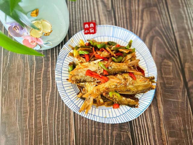 小鱼干怎么做零食才好吃，1元1包的香辣小鱼干