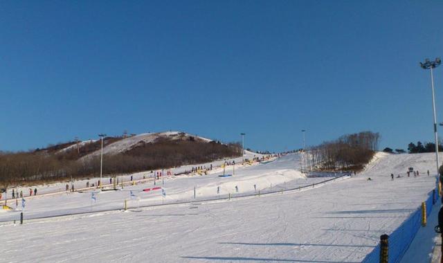 辽宁滑雪场排名，沈阳滑雪场都有哪些（辽宁10大温泉度假村）