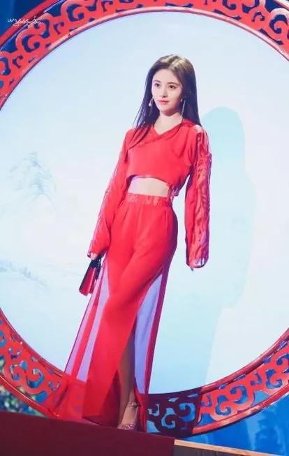 鞠婧祎为什么叫四千年美女，鞠婧祎为什么是四千年第一美女（鞠婧祎为啥被叫“四千年美女”）