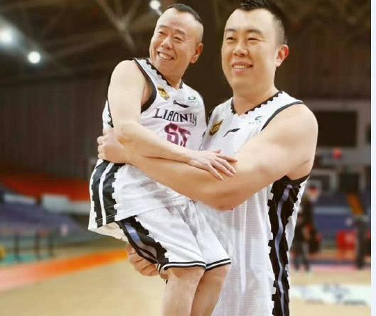 潘长江的婚姻观，潘长江为86岁母亲庆生