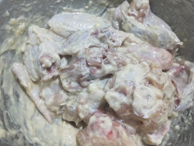 怎样做炸鸡翅又脆又好吃，炸鸡翅快速做法