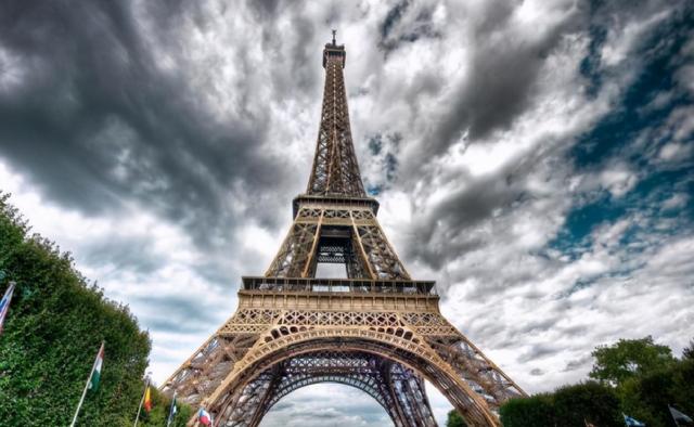 法国埃菲尔铁塔具体介绍，曾被认为是巴黎最大败笔