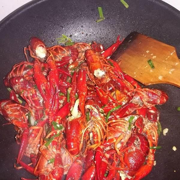 怎么炒小龙虾好吃又简单的做法，在家就能吃过瘾的小龙虾做法大全