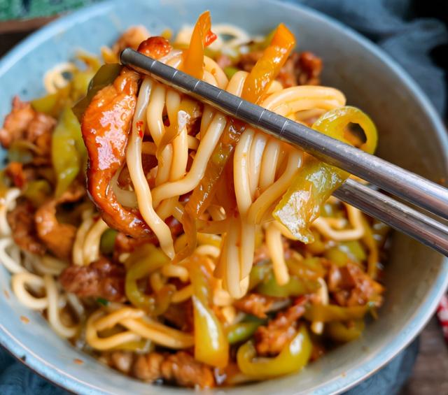 正宗家常肉丝面的做法，肉丝面的做法是什么