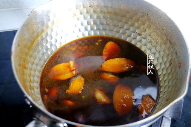 一個超簡單的雞腿吃法，煮10分鍾，蓋蓋一燜，又嫩又入味 熱愛美食 第13张